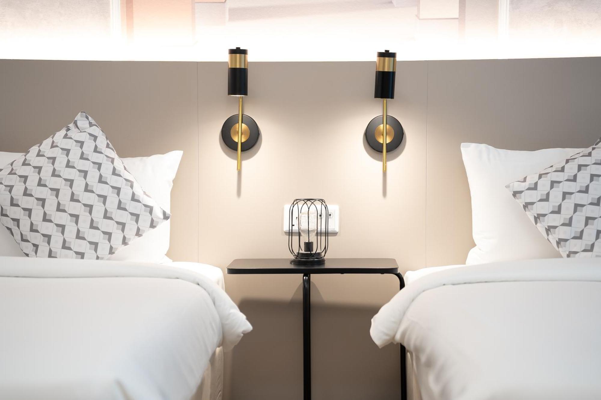 Mossaz Mana-Mana Suites Kuala Lumpur Петалинг Джая Екстериор снимка